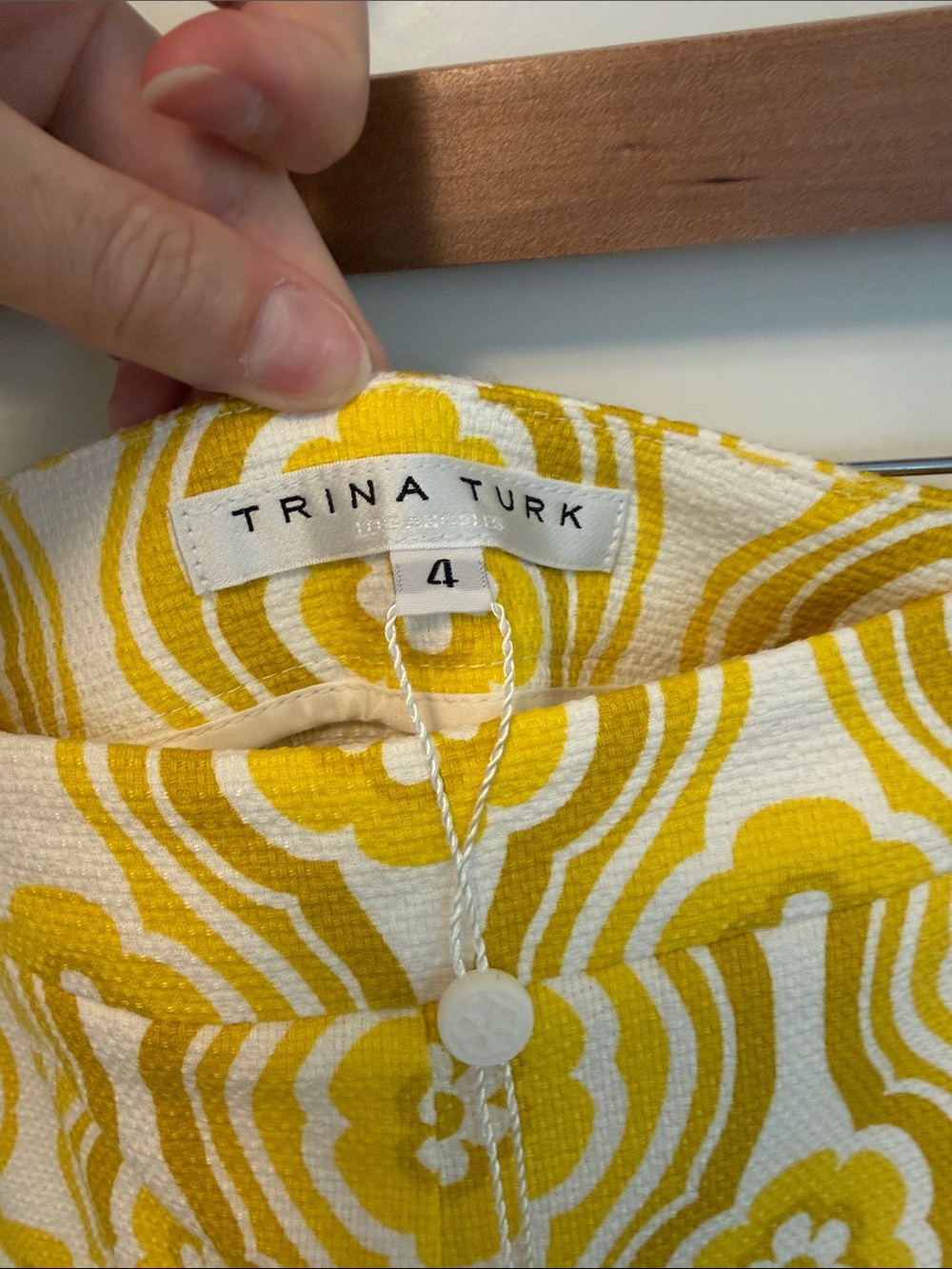 NWT Size 4 | Trina Turk Abalone Short in Sunshine State - Picture 5 of 7